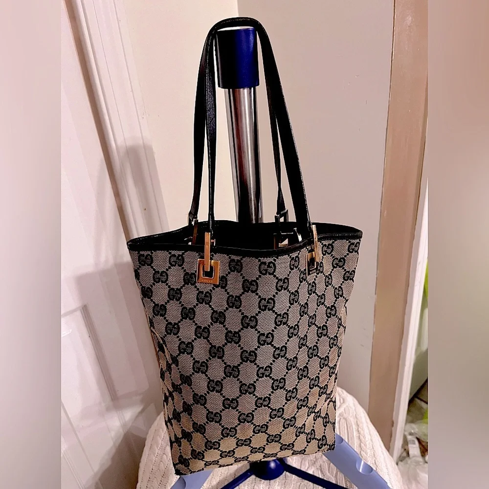 Gucci Monogram Vintage Bucket Bag - Picture 2 of 15